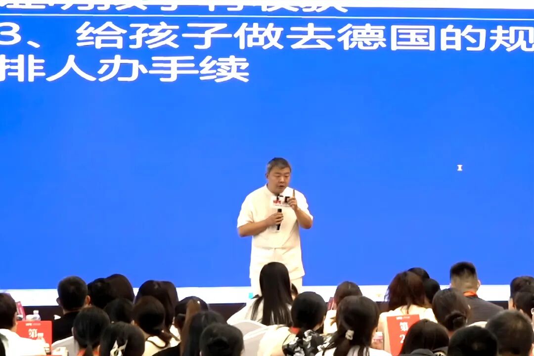 【咱们的故事】当女儿犯错说出那句违心话时，一位父亲进行了自我反思！