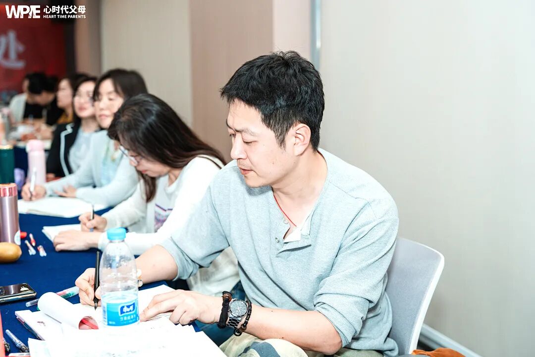 【咱们的故事】当女儿犯错说出那句违心话时，一位父亲进行了自我反思！