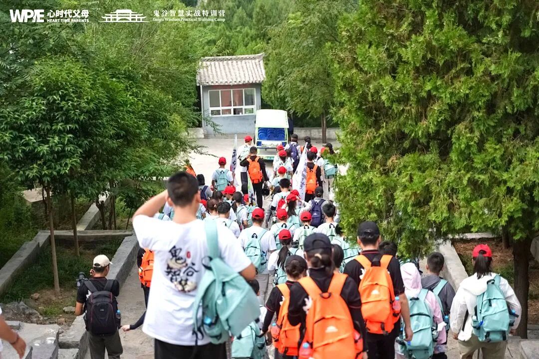 职场人际的清醒认知——同事的“不悦”是他的不适，你的“愧疚”是权力的馈赠