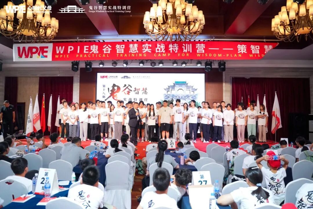 职场人际的清醒认知——同事的“不悦”是他的不适，你的“愧疚”是权力的馈赠