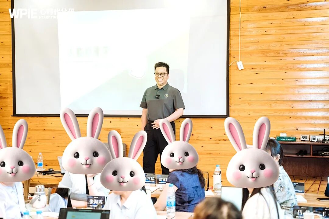 【纪琼院长人生规划导师班】妻子：“为什么不给我买贵的衣服，你是不是觉得我不配！”