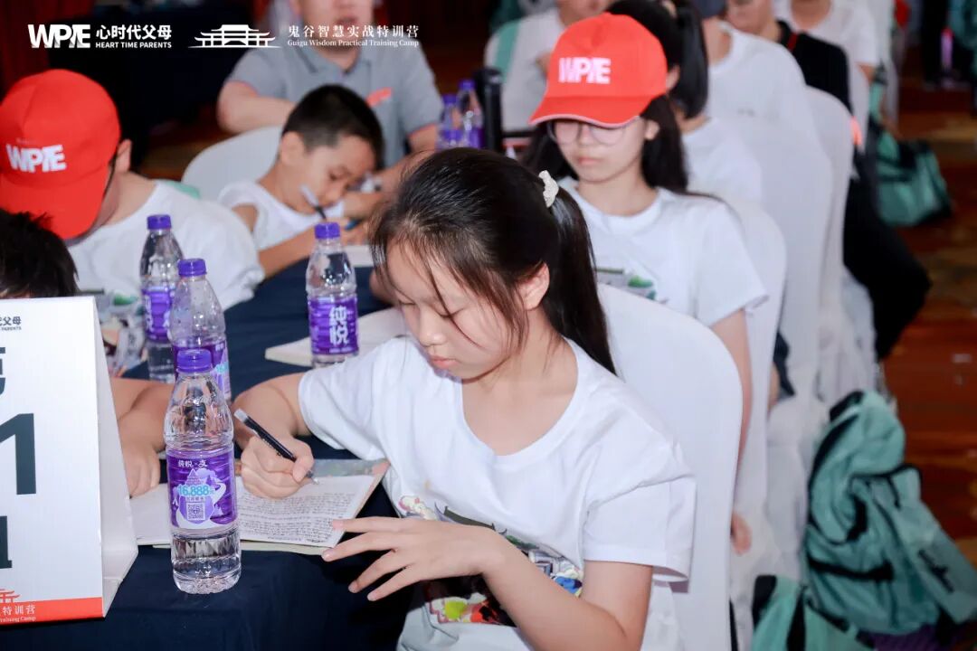 当孩子喊烦，不想待时，你的第一反应可能会耽误孩子的成长！