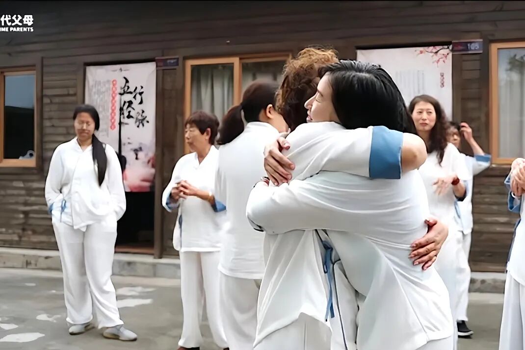 终南艾香绕紫藤，仙衣修心暖如春——大琼山庄开身课的神奇体验！