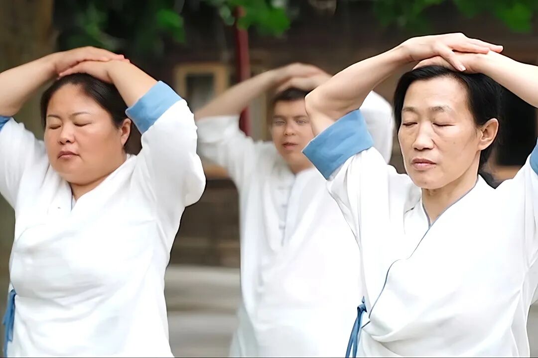 终南艾香绕紫藤，仙衣修心暖如春——大琼山庄开身课的神奇体验！