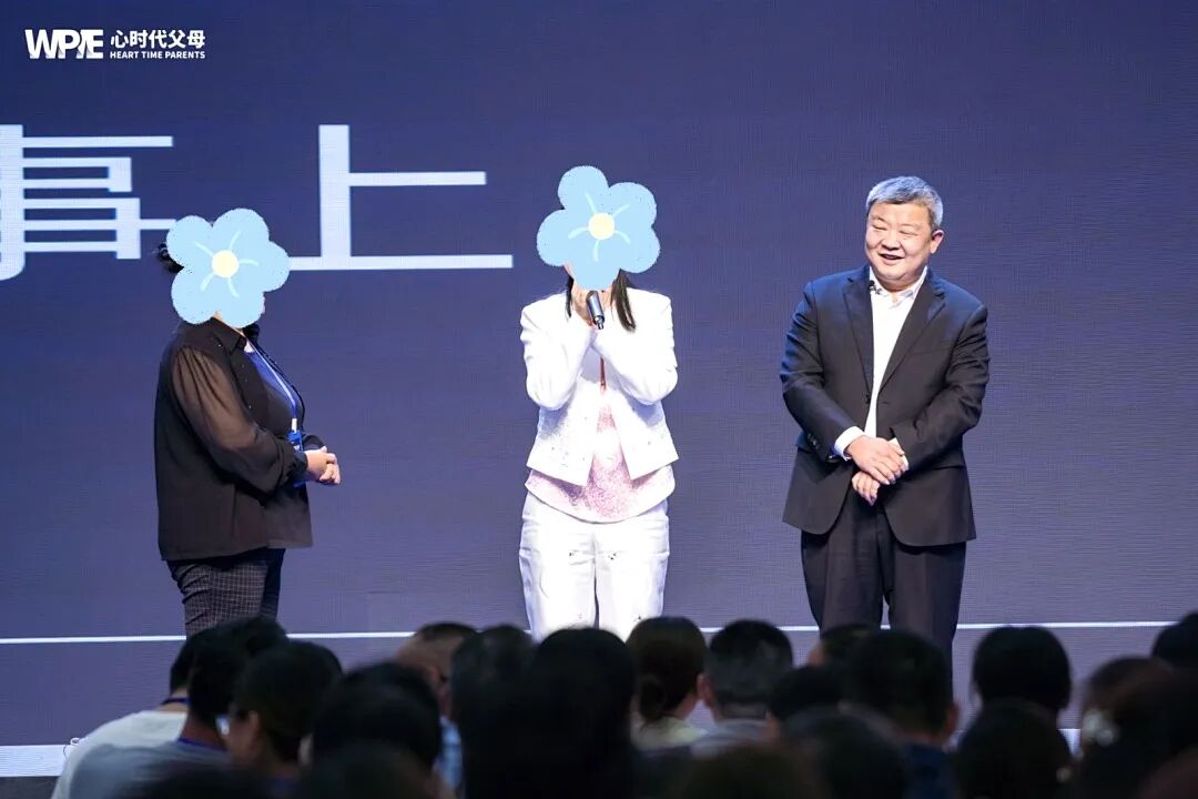 孩子偷玩平板被发现，妈妈一个做法轻松化解亲子危机！