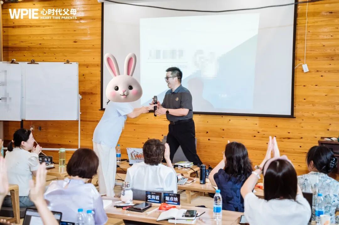 【海勇老师学习军师方案班 · 中级】“孩子就是小动作多！”别乱骂，那是孩子专注的“加速器”！