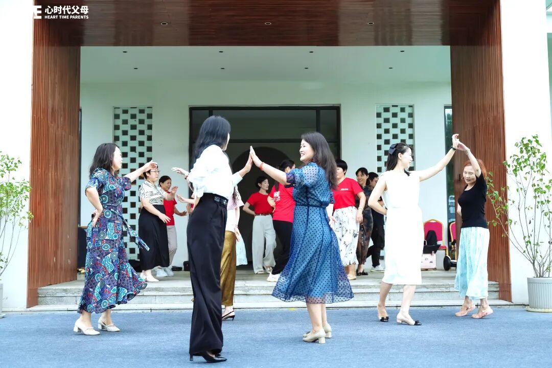 【文聪老师女性力量初级班】“孩子一靠近，我就想逃”——不会爱的妈妈和两个沉默的孩子......