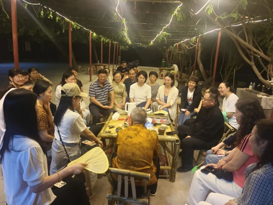 赋能·大琼山庄 ；携手·大道康庄