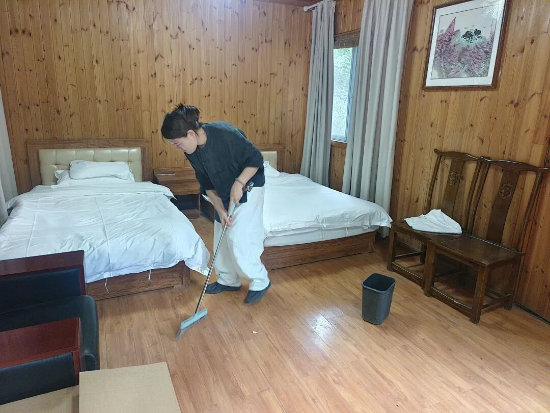 赋能·大琼山庄 ；携手·大道康庄