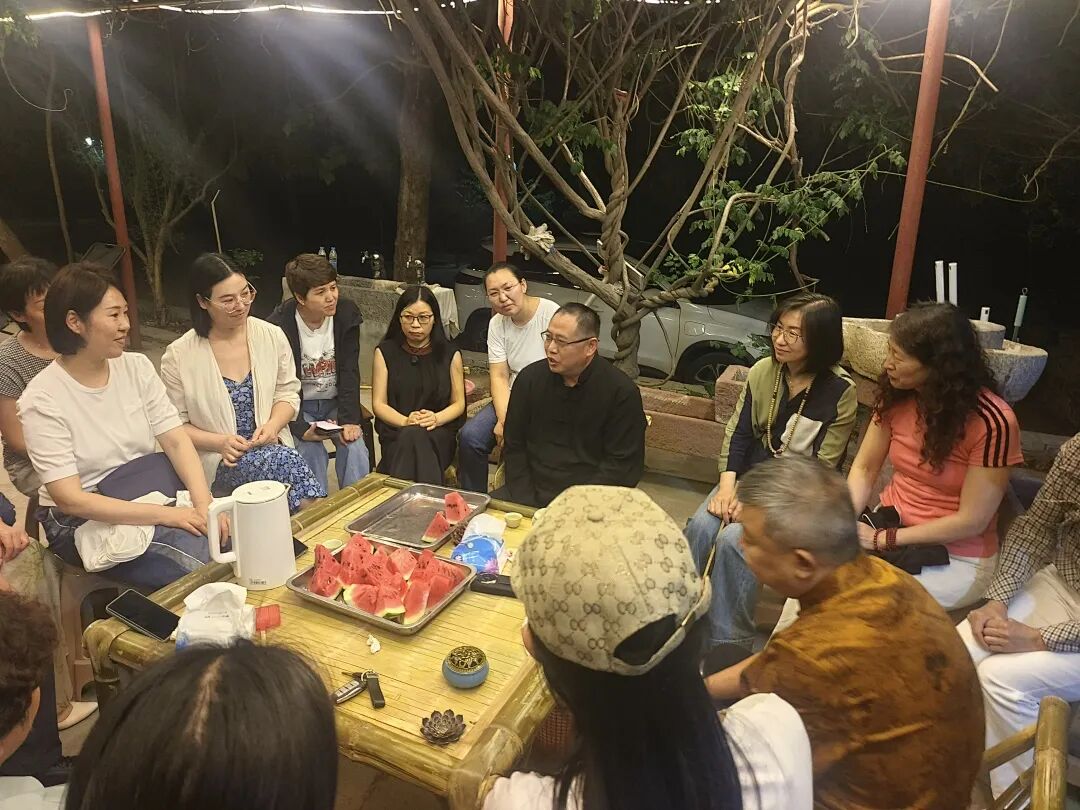 赋能·大琼山庄 ；携手·大道康庄