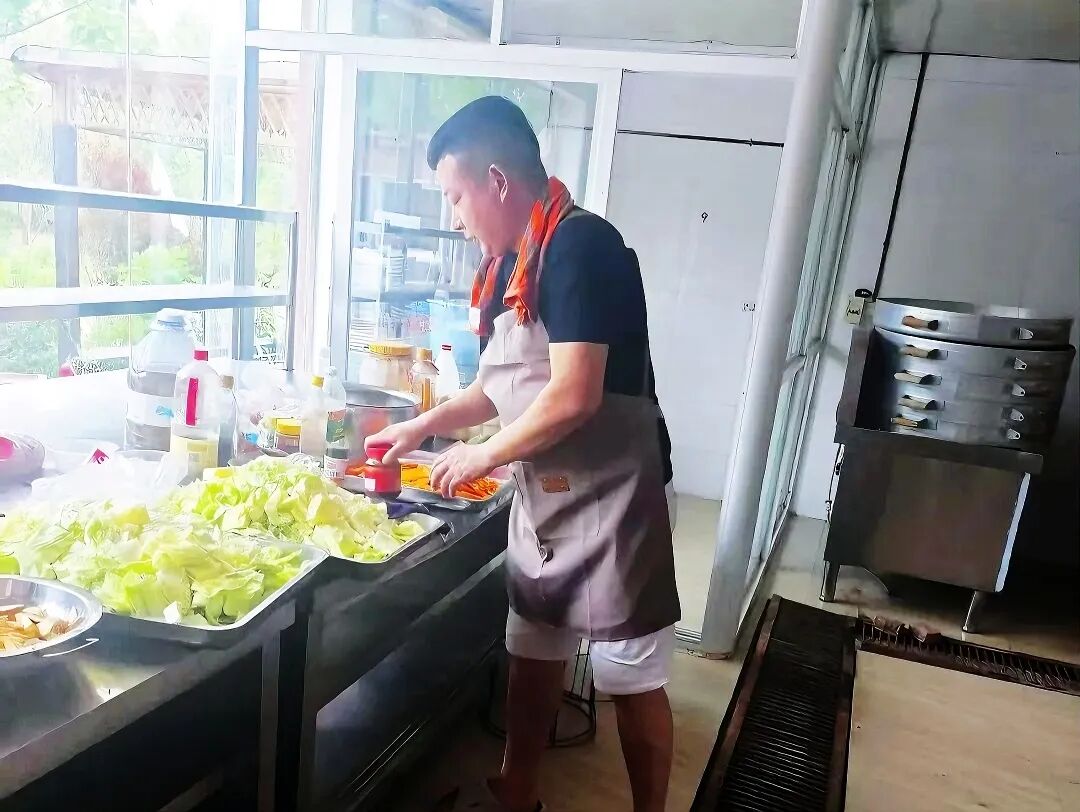 赋能·大琼山庄 ；携手·大道康庄