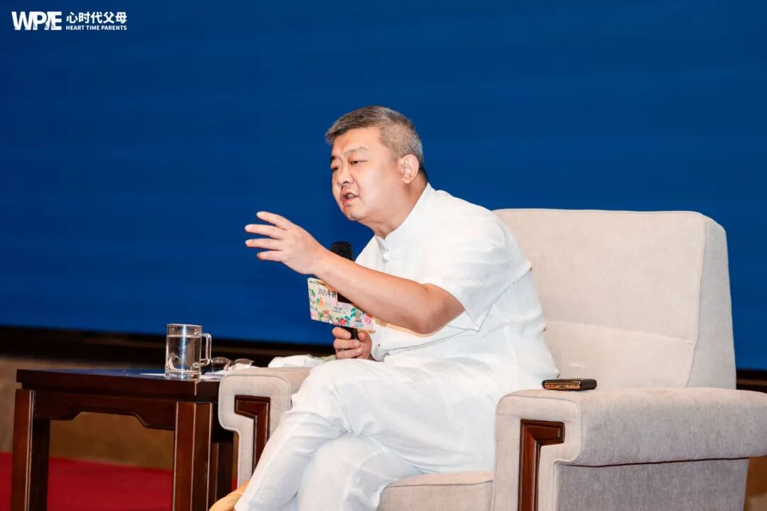 【纪琼院长实操班】一位大姐在课堂现场上哭泣，纪琼院长：“别给她递纸！让她哭！”