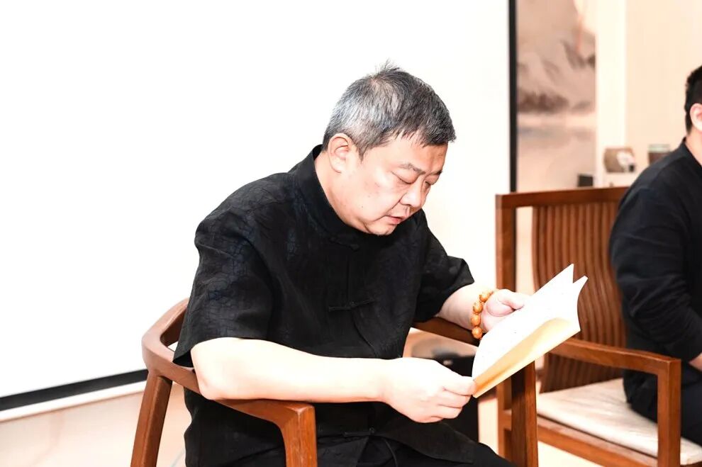 【纪琼院长实操班】一位大姐在课堂现场上哭泣，纪琼院长：“别给她递纸！让她哭！”