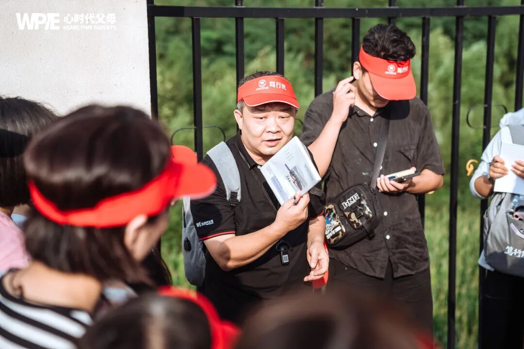 【纪琼院长家庭生态课】开学季，孩子嫌室友脚臭，王纪琼院长一句“好”稳接情绪！