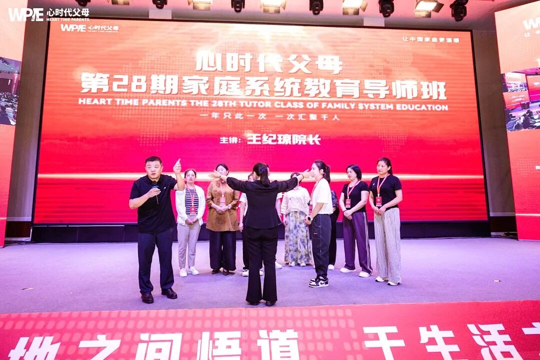 当儿子拿着那张63分的试卷走出校门时，妈妈说：“孩子，你知道吗？你比考90分的人更厉害！”