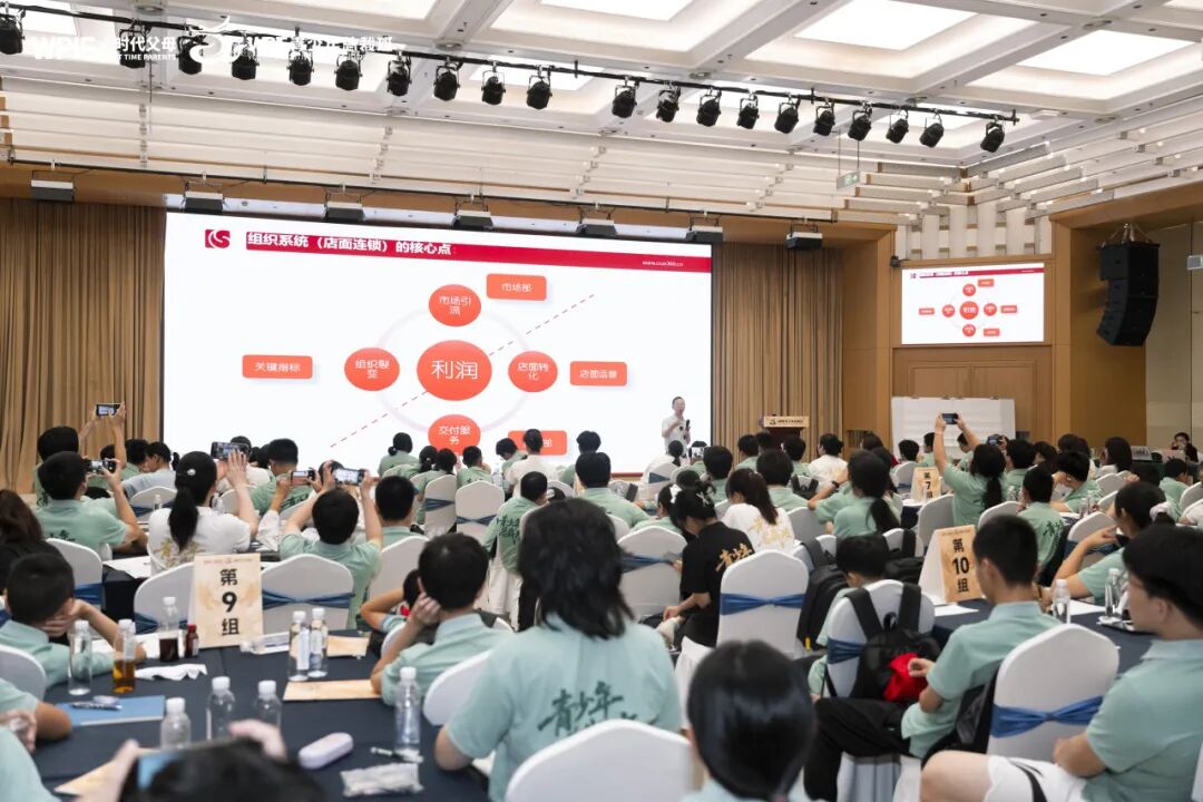 “有个老师总骂我，还说我们一家都不讲理！”——青少年总裁班老师三步引导孩子解决困惑