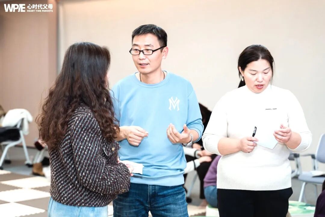 “饭前不准吃！”面对老爸的怒吼，5岁娃如何当着爸爸的面吃下这碗方便面