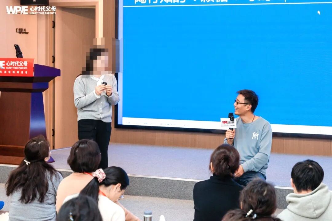 “饭前不准吃！”面对老爸的怒吼，5岁娃如何当着爸爸的面吃下这碗方便面