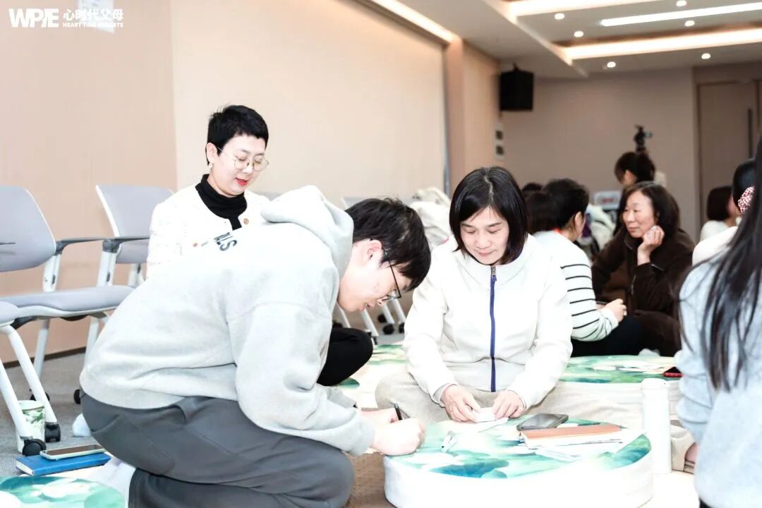 “饭前不准吃！”面对老爸的怒吼，5岁娃如何当着爸爸的面吃下这碗方便面