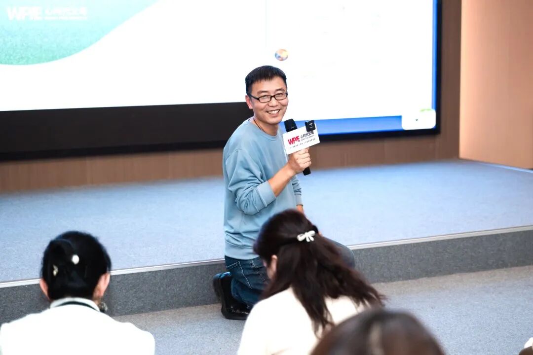 “饭前不准吃！”面对老爸的怒吼，5岁娃如何当着爸爸的面吃下这碗方便面