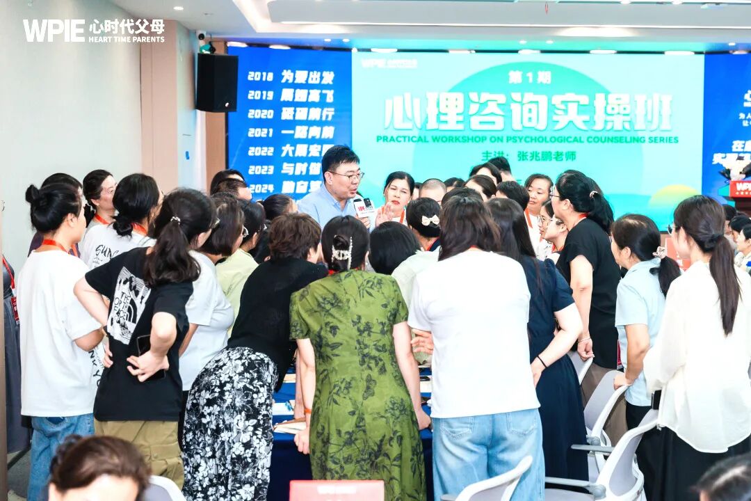 【兆鹏老师心理咨询实操班】孩子吸烟背后的真相竟然是无人陪伴？