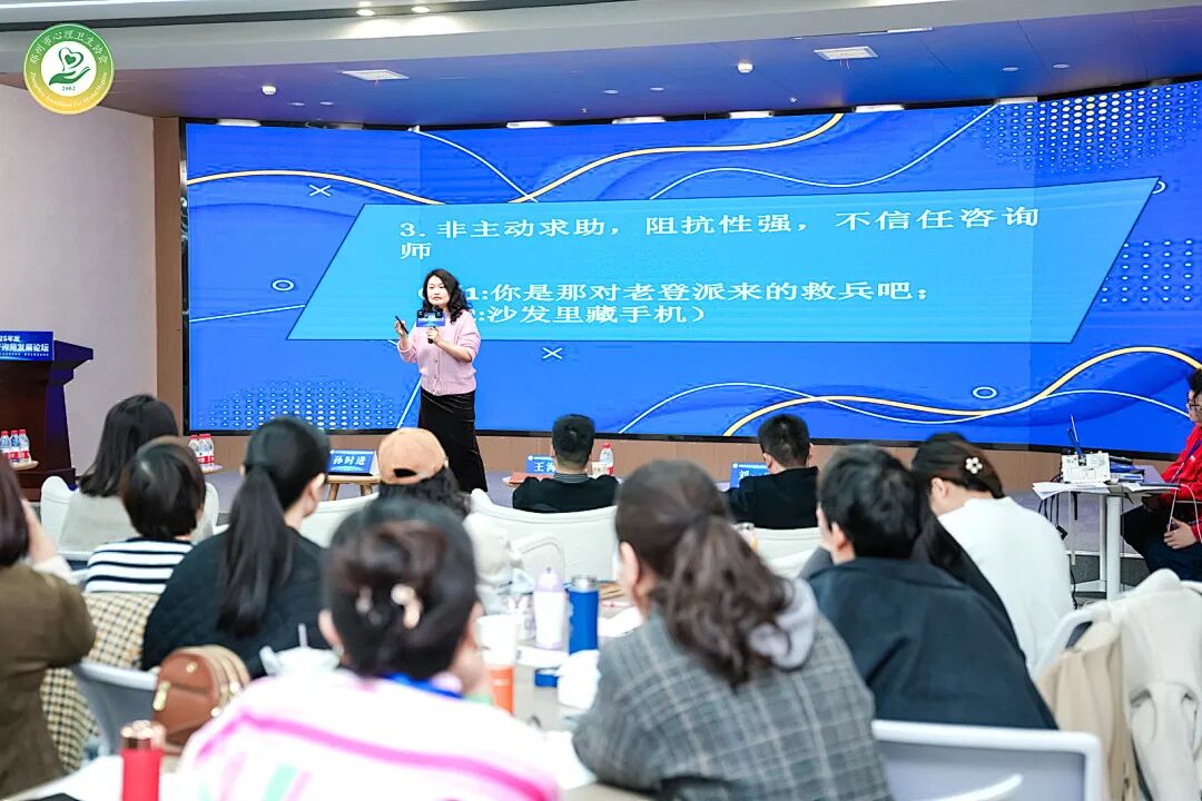 孩子羡慕“自来熟”却不敢开口？看专业陪伴如何化解社交第一步！