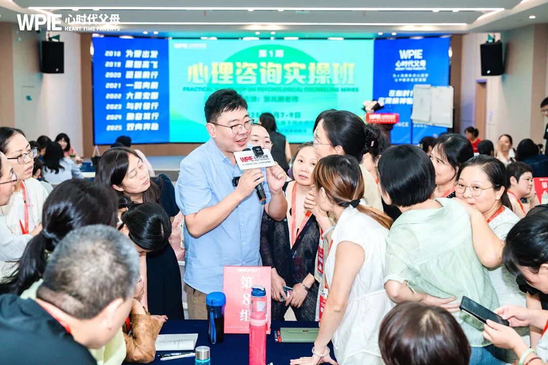 孩子揪着民办本科不放？张兆鹏老师一语点破：“他不是恨学校，而是恨你！”