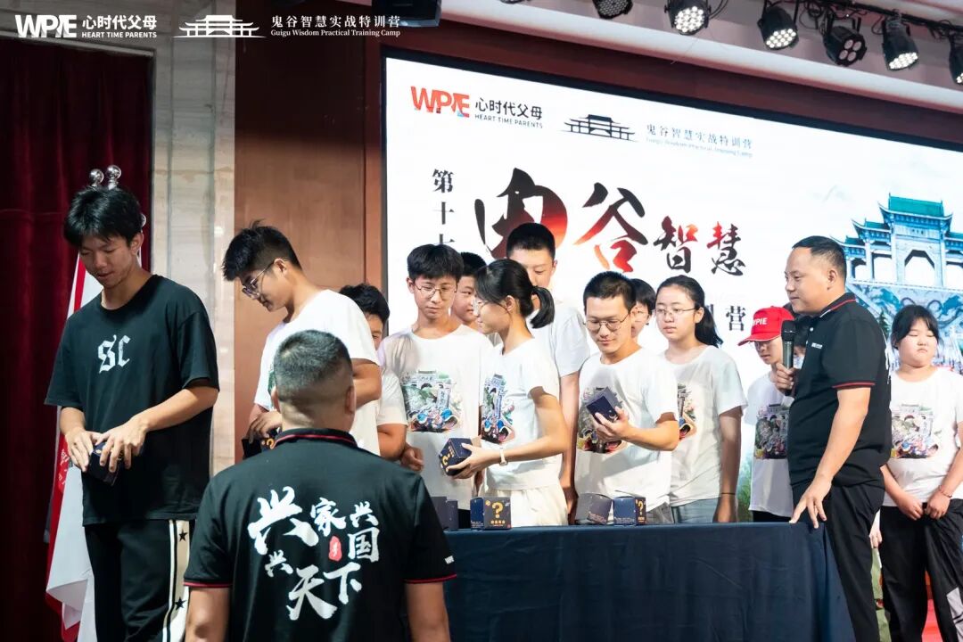 【家庭生态导师班】孩子考倒数第一情绪低落，王纪琼院长一句话，竟扭转了整个局面！