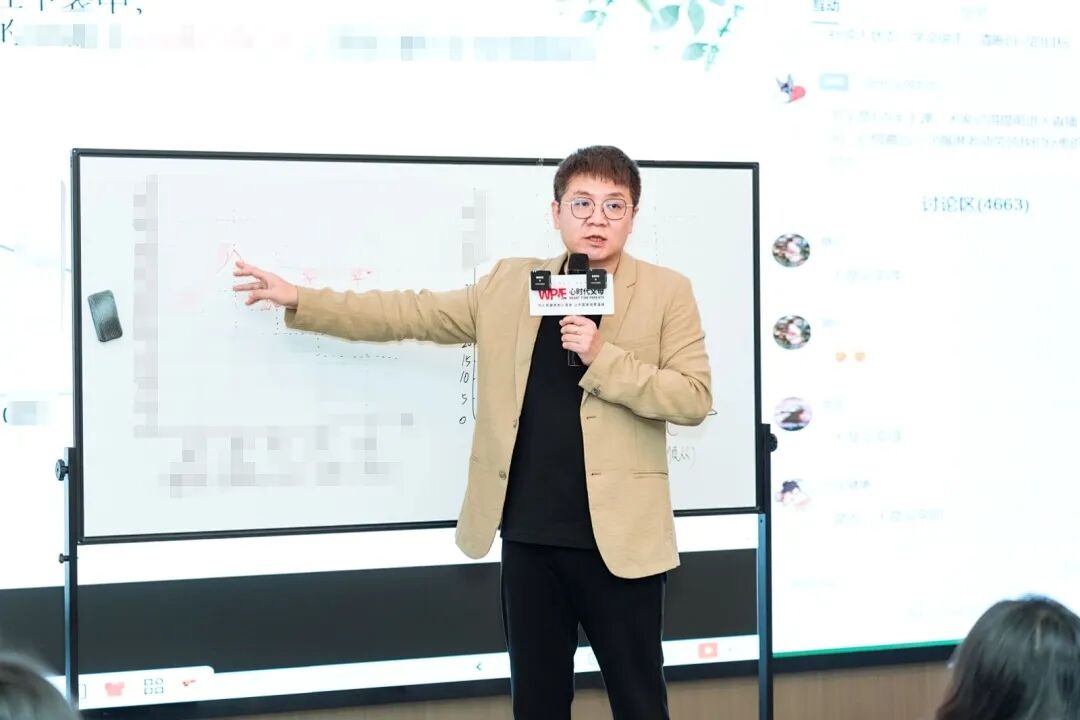 看着70岁的妈妈，我在她耳边说：“妈，我爱你！”——这句话，我用了整整40年！