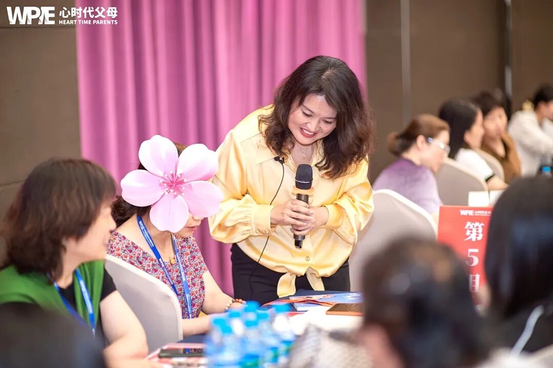 那句“妈妈连一瓶矿泉水都舍不得买，却给你买了名牌鞋”，到底是在爱孩子还是在为“自我感动”买单？