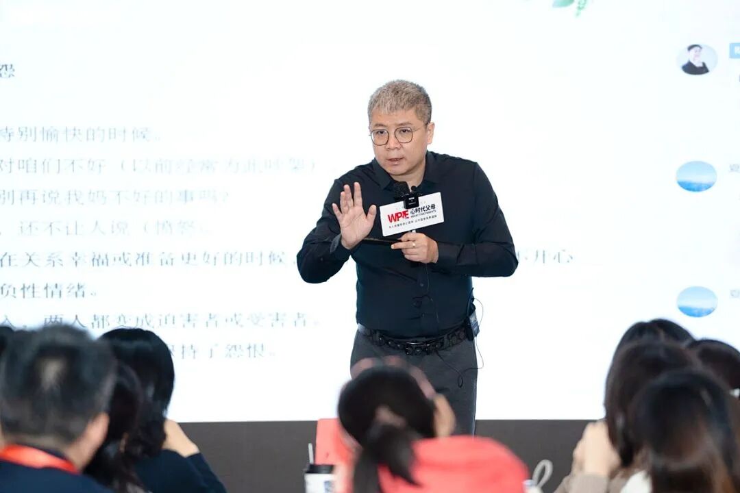 女儿崩溃大哭：“为什么我讨厌的人比我考得好？” 王克老师的回答，让在场所有学员震惊！