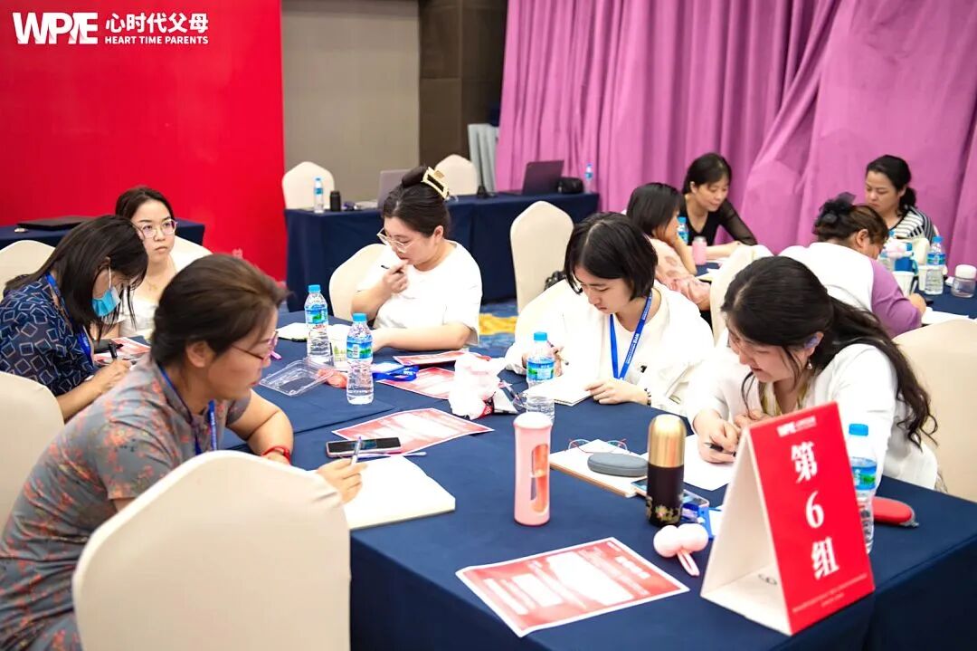 那句“妈妈连一瓶矿泉水都舍不得买，却给你买了名牌鞋”，到底是在爱孩子还是在为“自我感动”买单？