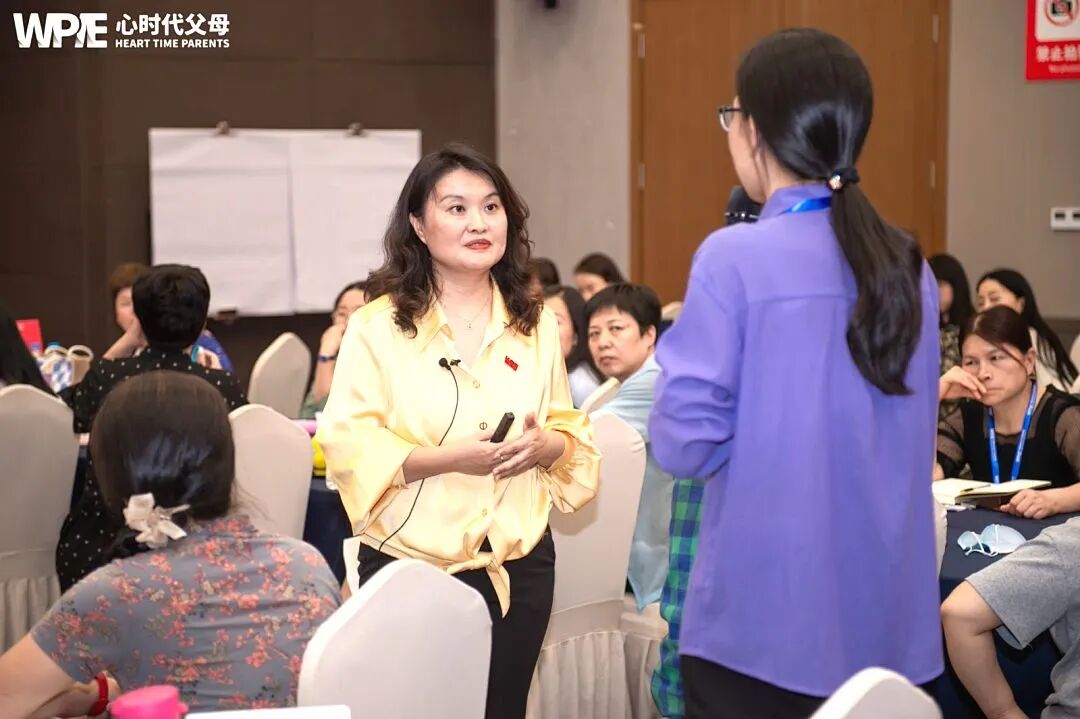 那句“妈妈连一瓶矿泉水都舍不得买，却给你买了名牌鞋”，到底是在爱孩子还是在为“自我感动”买单？