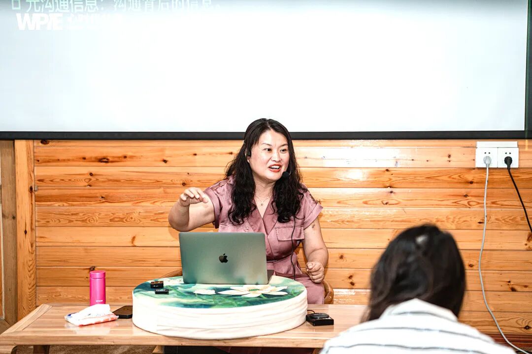 妻子总把自己喜欢的鱼尾留给丈夫，多年后，看到丈夫日记的她后悔莫及！