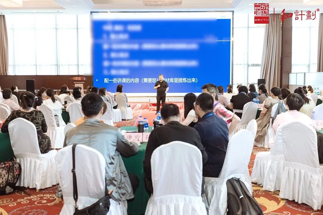 孩子休学在家，家长该不该收手机？——心时代老师们“观点打架”，我该听谁的？