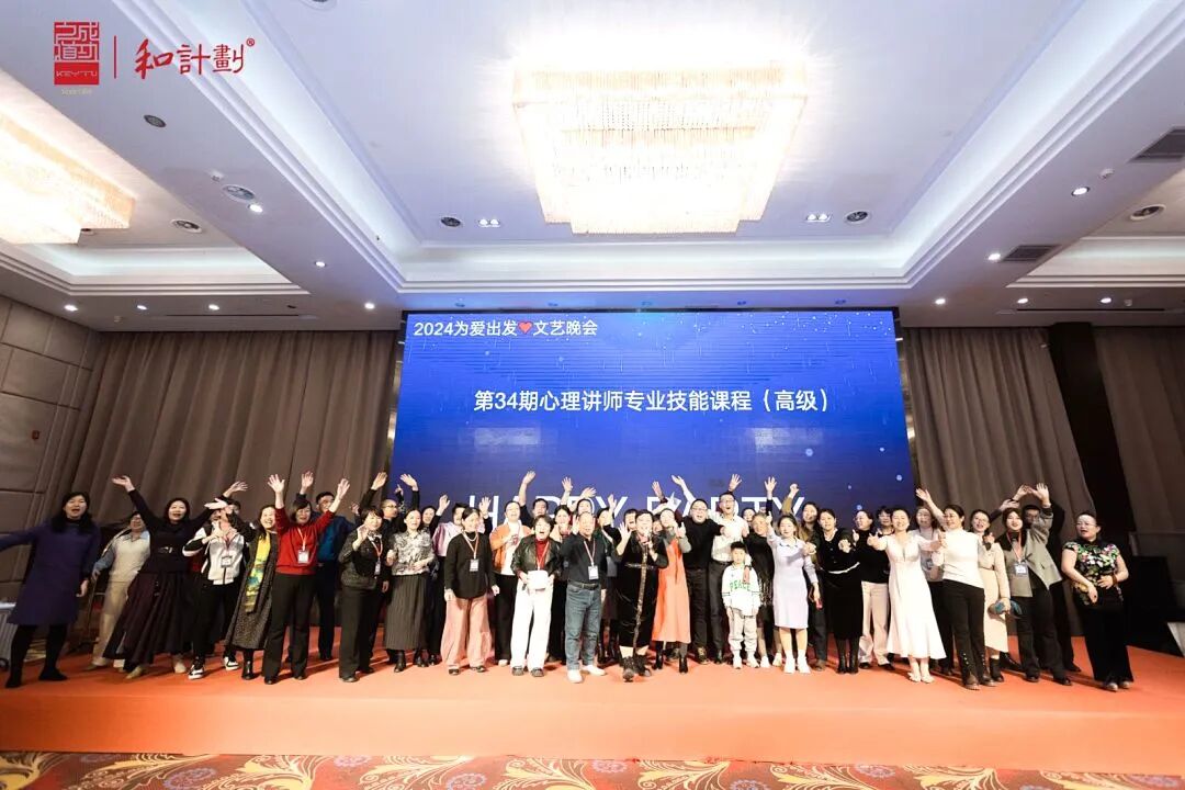 孩子休学在家，家长该不该收手机？——心时代老师们“观点打架”，我该听谁的？