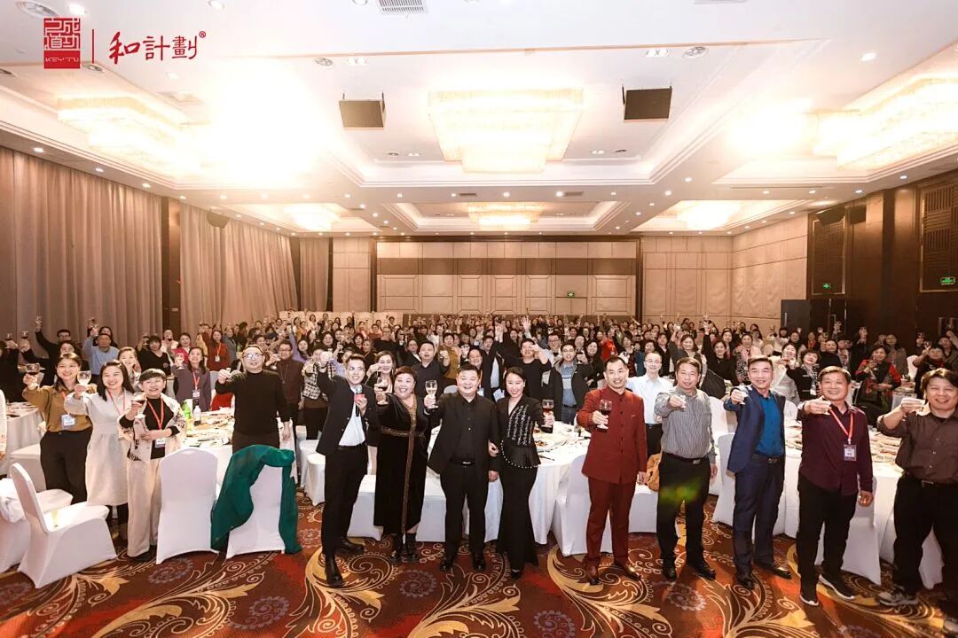 孩子休学在家，家长该不该收手机？——心时代老师们“观点打架”，我该听谁的？