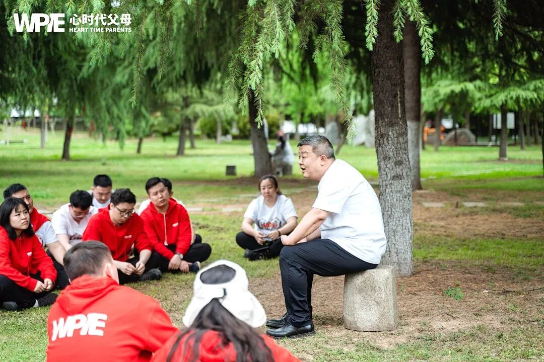 孩子休学在家，家长该不该收手机？——心时代老师们“观点打架”，我该听谁的？