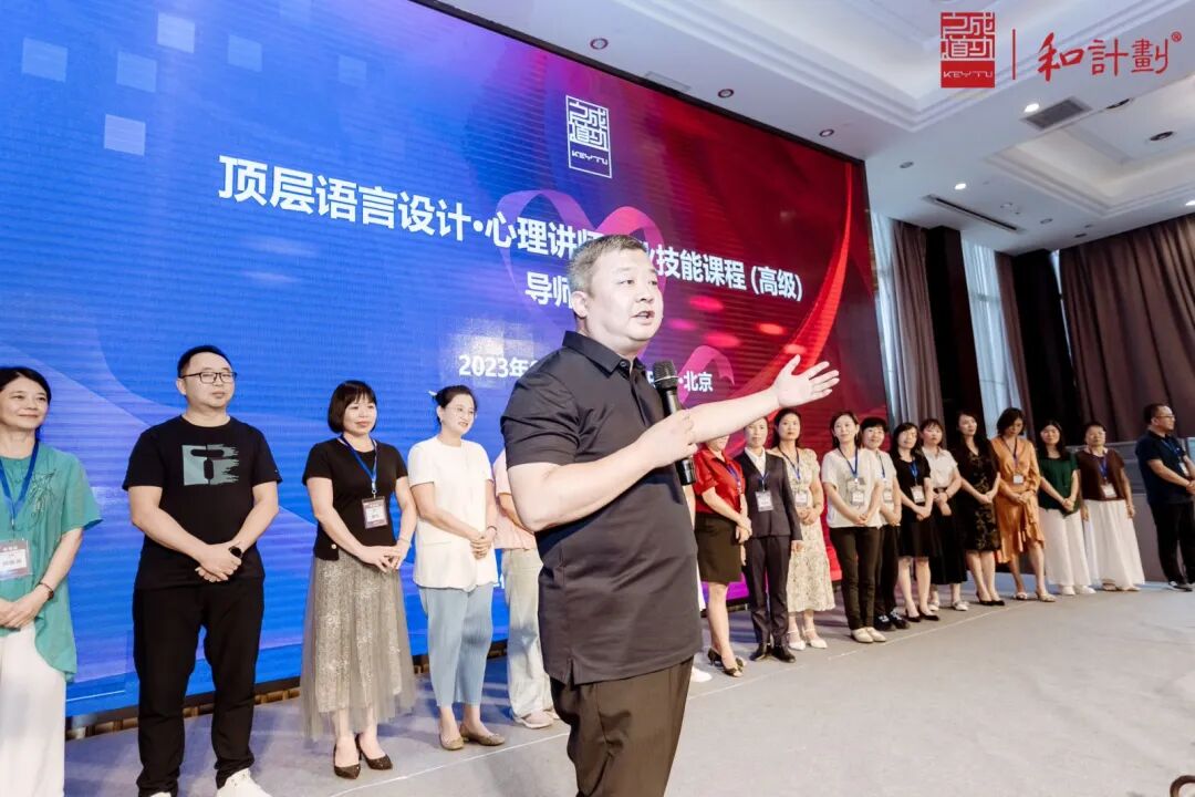 孩子休学在家，家长该不该收手机？——心时代老师们“观点打架”，我该听谁的？