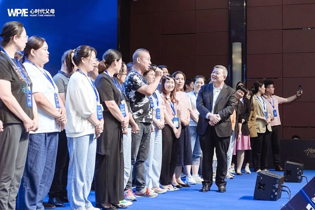 孩子休学在家，家长该不该收手机？——心时代老师们“观点打架”，我该听谁的？