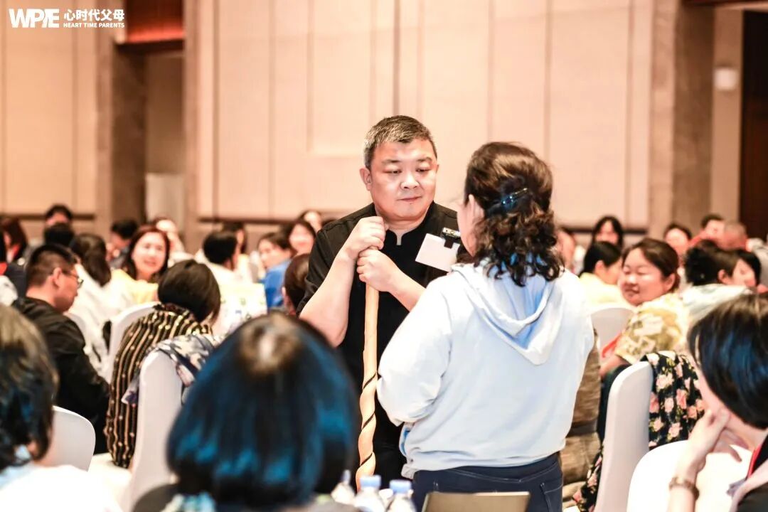 【纪琼院长实操班】“我不想活了，撞头算轻的！”孩子失控咆哮，纪琼院长实操班现场“接招”震撼全场！