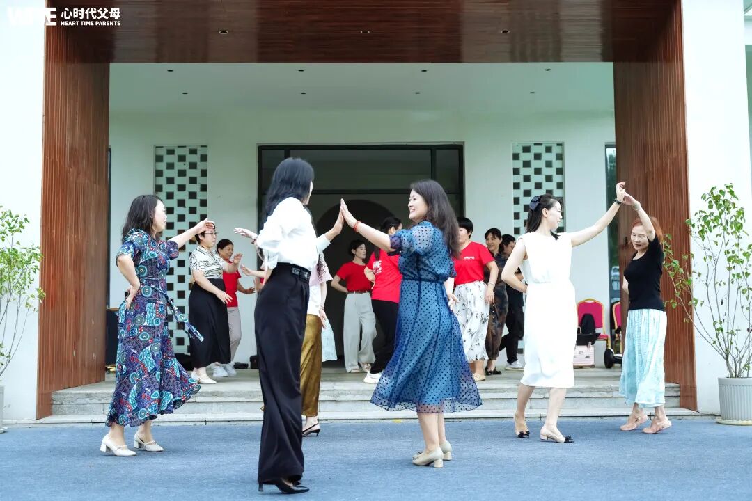 【文聪老师私人定制陪伴赢】“父亲故意当面吐痰让我扫，我哭了！”文聪老师一针见血：“问题全在你身上！”