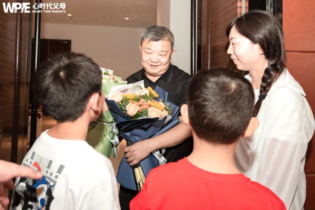 【咱们的故事】高三儿子濒临休学，丈夫熄灭职业心火：一篇文章点燃了家庭的希望！