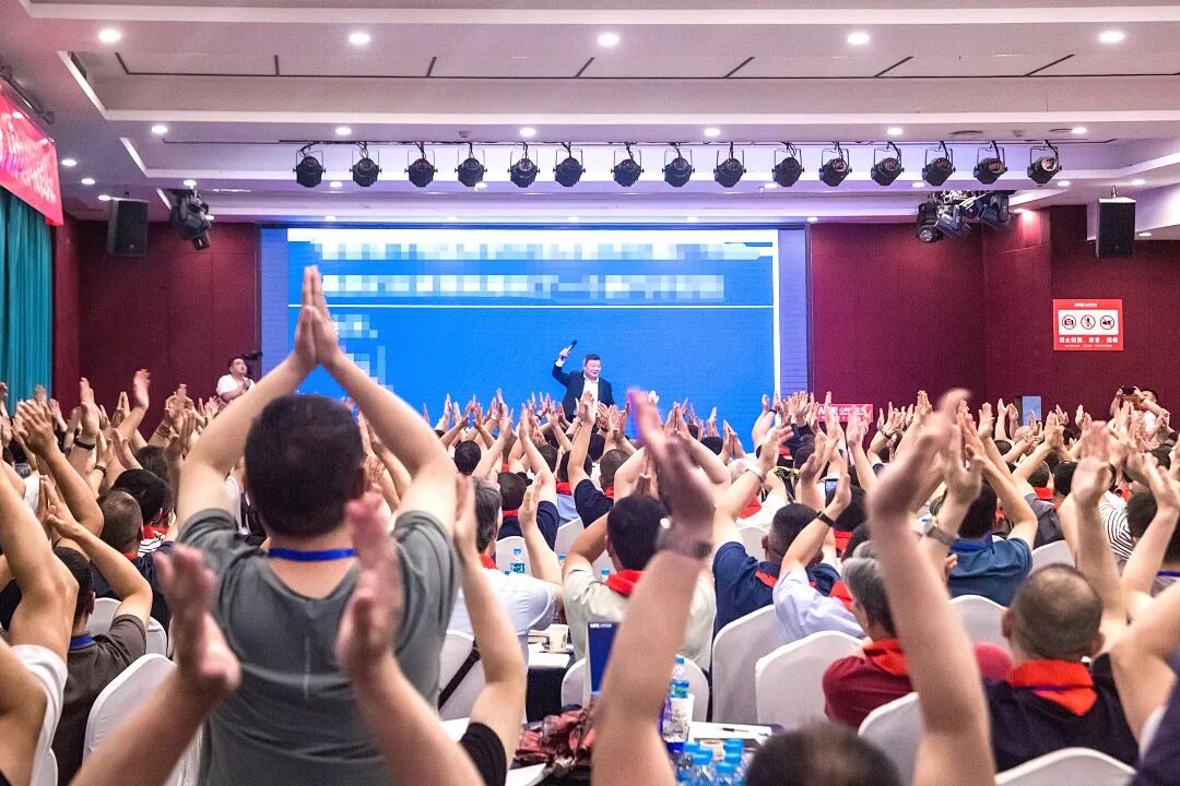 【咱们的故事】高三儿子濒临休学，丈夫熄灭职业心火：一篇文章点燃了家庭的希望！