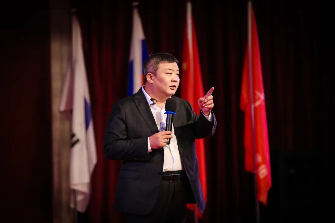 【咱们的故事】高三儿子濒临休学，丈夫熄灭职业心火：一篇文章点燃了家庭的希望！