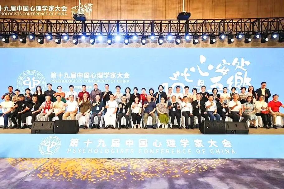 【咱们的故事】高三儿子濒临休学，丈夫熄灭职业心火：一篇文章点燃了家庭的希望！