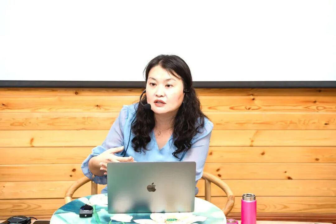 【文聪老师女性成长必修课】小姑子经常不打招呼住我家，婆婆：“你要不让她住，我就去砍门！”