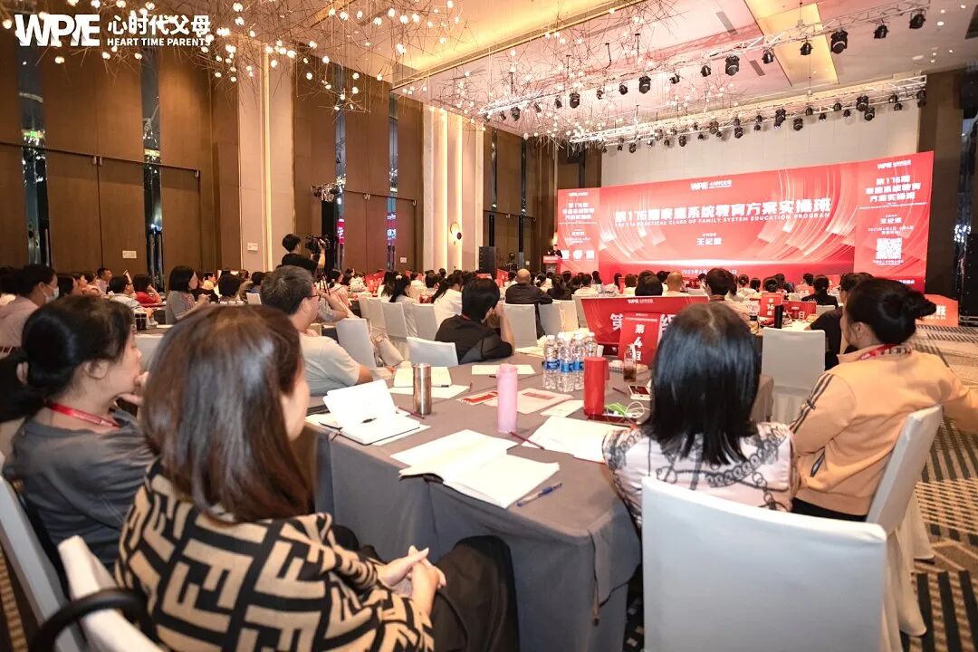 【家庭生态导师班】一位母亲哭着诉说：“我也不知道为啥他就不去上学了？”王纪琼院长一针见血的反问：“你真的不知道吗？”