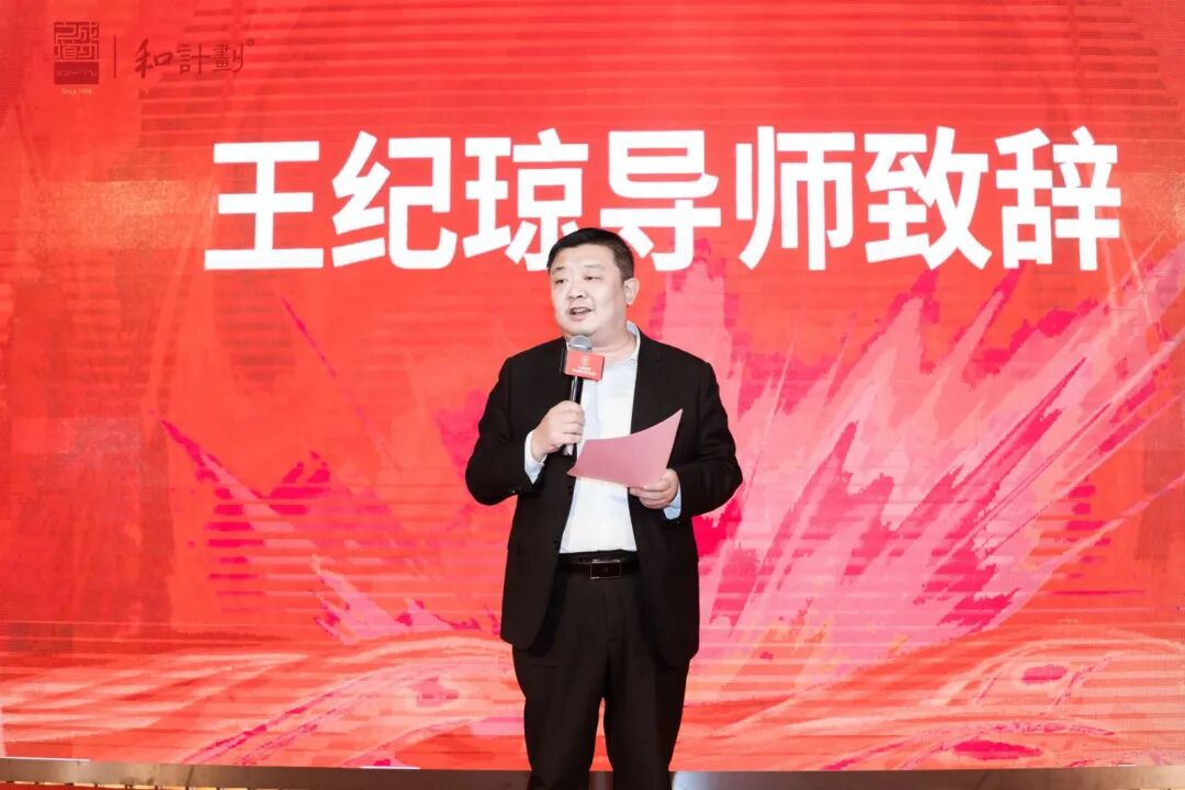 【纪琼院长家庭生态导师班】孩子休学，丈夫崩溃打人，她绝望求助——纪琼院长揭开真相：“孩子休学只是表象！”