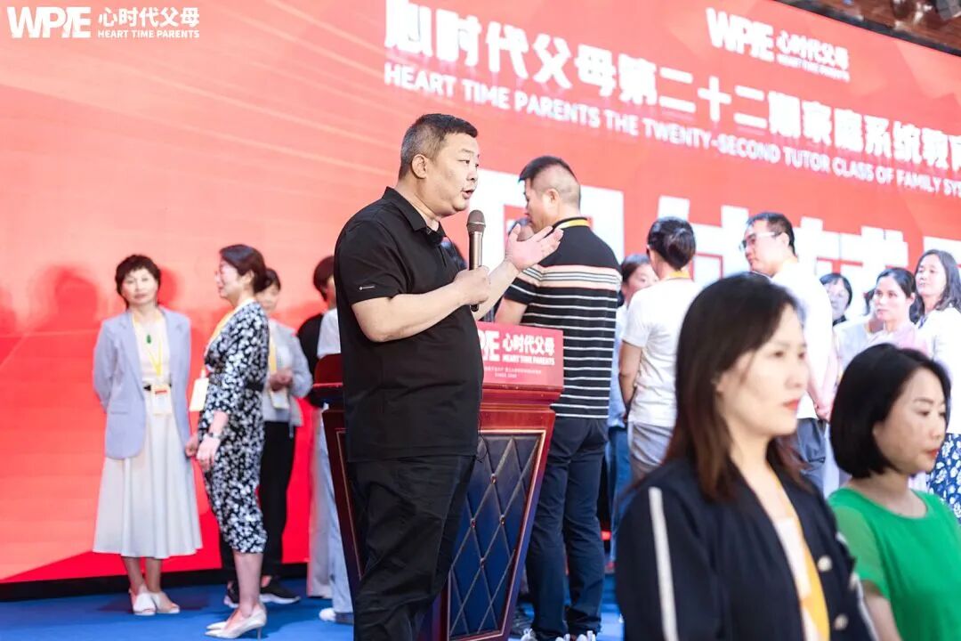 老师没收孩子的象棋奖励给别的同学，孩子愤怒又受伤，家长该怎么疏导？